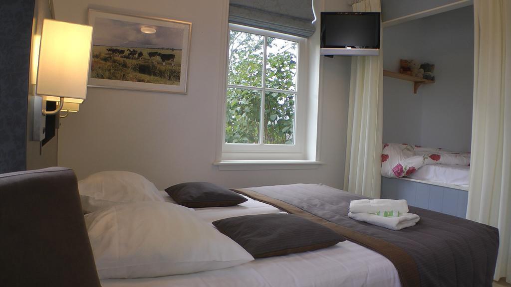 Bed And Breakfast Hoeve Chapeau Katwoude Room photo